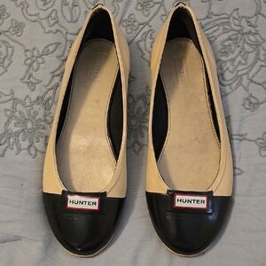 Hunter Women's Black and Cream Flats Rain shoes